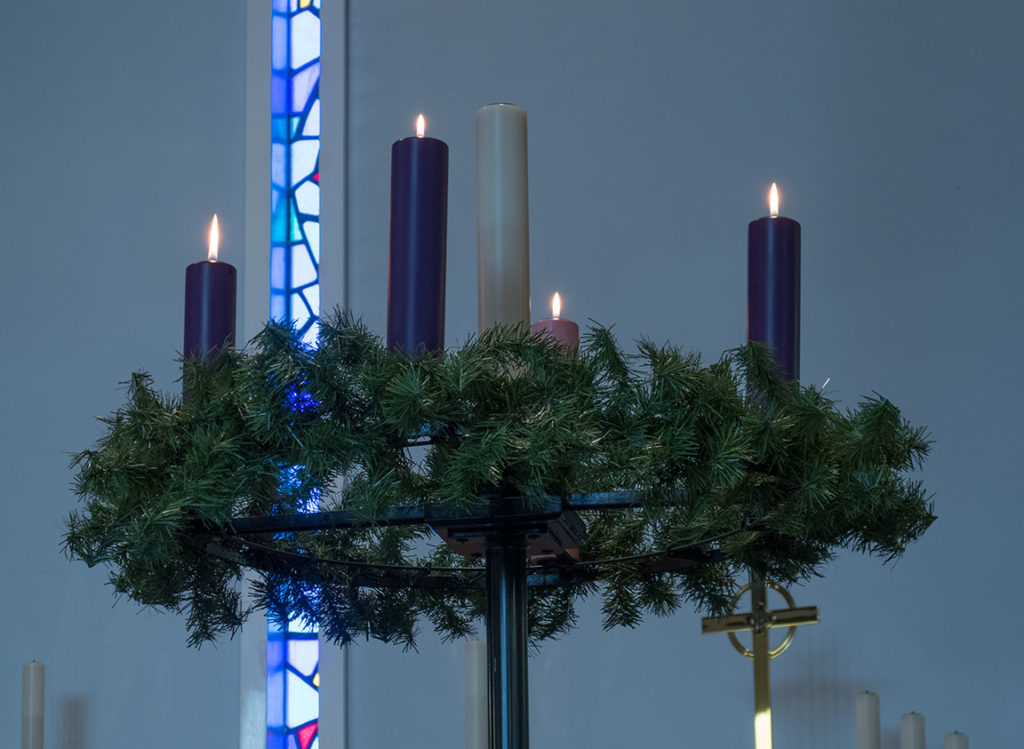 Advent Wreath, 4 candles lit